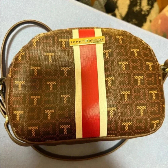 Tommy Hilfiger Black Crossbody Bag - Picture 5 of 6